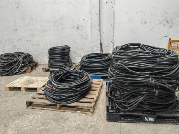 銅芯電纜線柔韌性與導(dǎo)電性的重要性